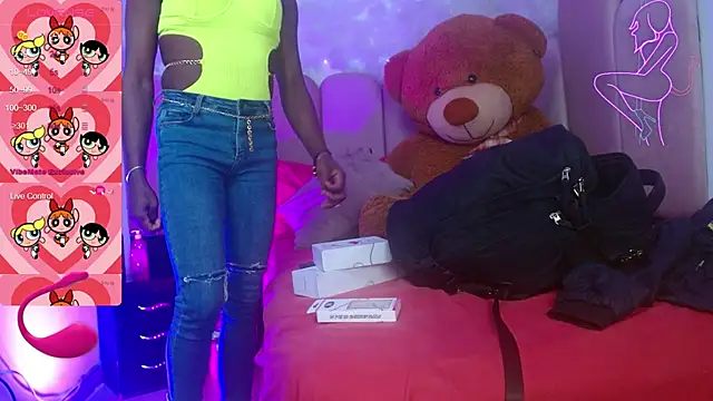 Snapshot of puca_ebony chatting on 09.12.25 puca ebony online show from 09.12.25