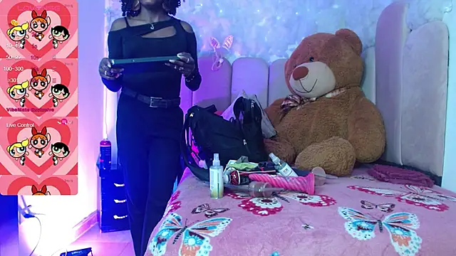 Snapshot of puca_ebony chatting on 09.16.25 puca ebony online show from 09.16.25