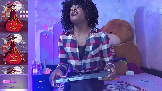Snapshot of puca_ebony chatting on 10.18.25 puca ebony online show from 10.18.25