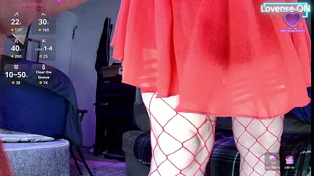 Snapshot of famousALYX chatting on 12.21.25 famousALYX online show from 12.21.25