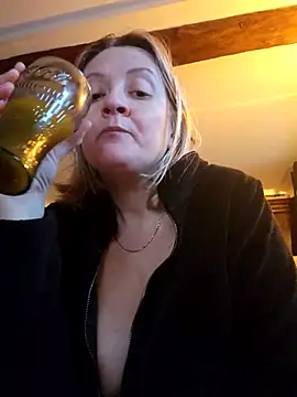 lady charlyne online show from 01.08.25