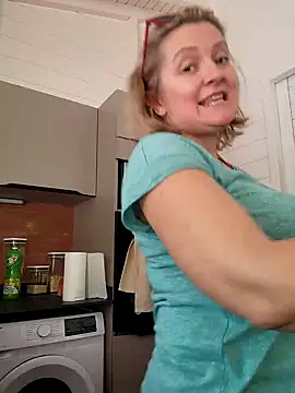 lady charlyne online show from 01.16.25