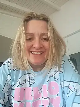 lady charlyne online show from 01.17.25