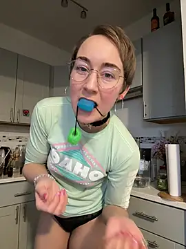 Snapshot of ketarisenup chatting on 02.14.25 ketarisenup online show from 02.14.25