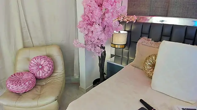 IsseyMz online show from 03.17.25