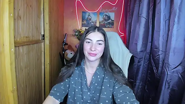 Fiery Brunette  online show from 12.26.24