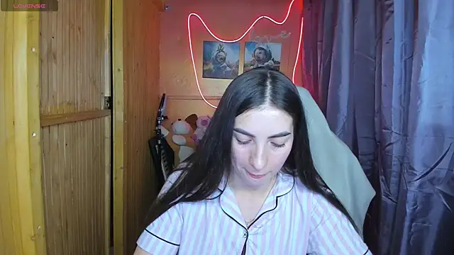 Fiery Brunette  online show from 02.18.25