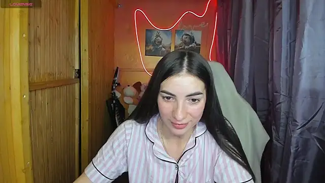 Fiery Brunette  online show from 02.18.25