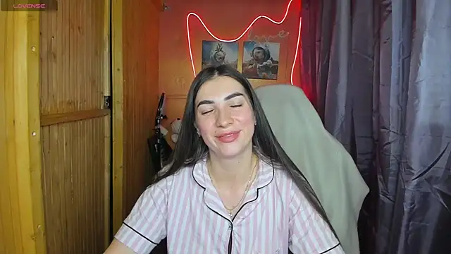 Fiery Brunette  online show from 02.20.25