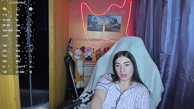 Fiery Brunette  online show from 02.28.25