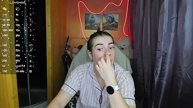 Fiery Brunette  online show from 02.28.25