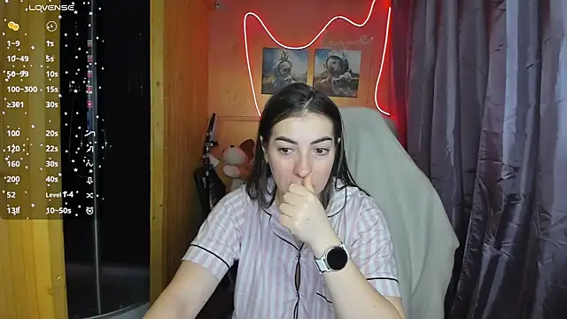 Fiery Brunette  online show from 03.04.25