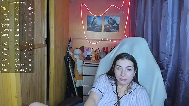 Fiery Brunette  online show from 03.04.25