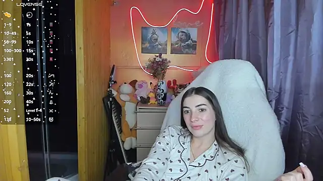 Fiery Brunette  online show from 03.12.25