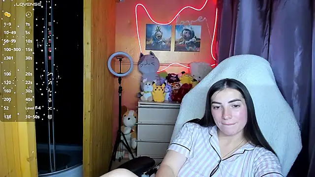 Fiery Brunette  online show from 10.03.25