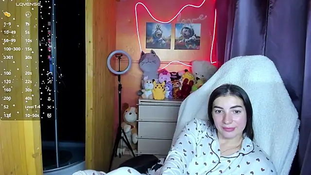 Fiery Brunette  online show from 10.08.25