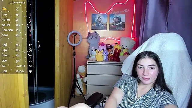 Fiery Brunette  online show from 10.13.25