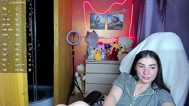 Fiery Brunette  online show from 10.14.25