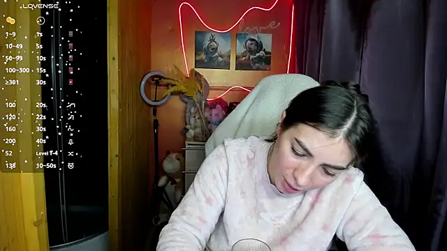 Fiery Brunette  online show from 11.16.25