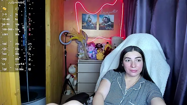 Fiery Brunette  online show from 11.18.25