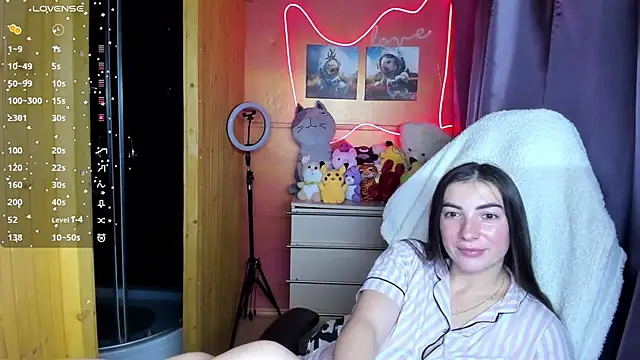 Fiery Brunette  online show from 11.24.25