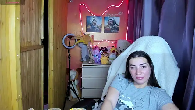 Fiery Brunette  online show from 11.30.25