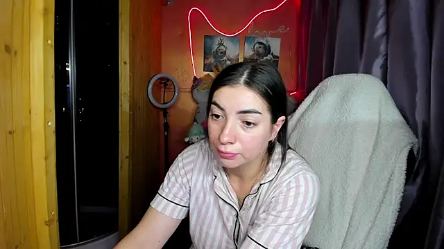 Fiery Brunette  online show from 03.15.26