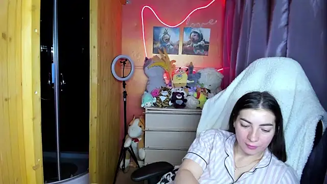 Fiery Brunette  online show from 03.24.26