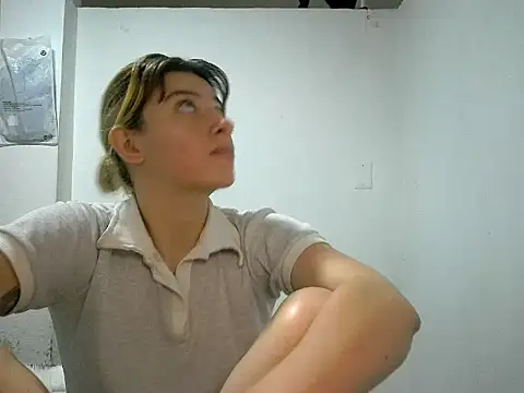 Snapshot of Mia_foster1 chatting on 05.21.26 Mia foster1 online show from 05.21.26