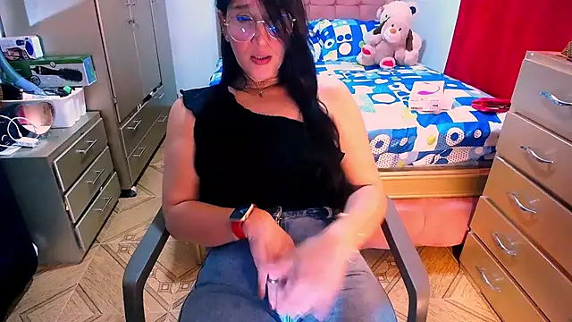 BitterMomXxx online show from 02.08.25