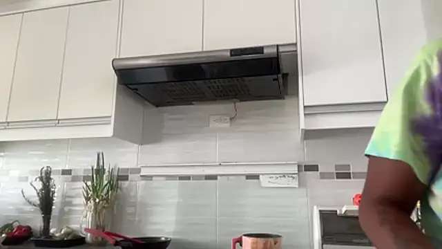 ChocolateCakeQueen online show from 10.25.25