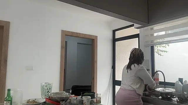 ChocolateCakeQueen online show from 11.04.25