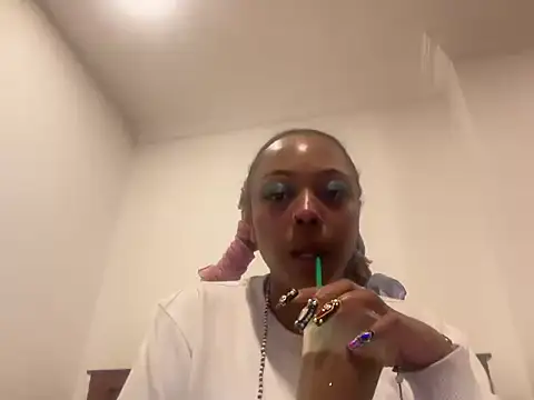 ChocolateCakeQueen online show from 11.21.25