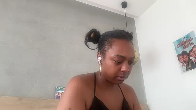 Snapshot of ChocolateCakeQueen chatting on 06.25.26 ChocolateCakeQueen online show from 06.25.26