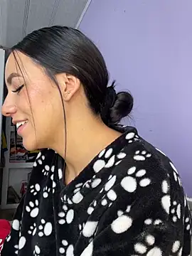 Snapshot of hannahb-e chatting on 04.19.26 hannahb-e online show from 04.19.26