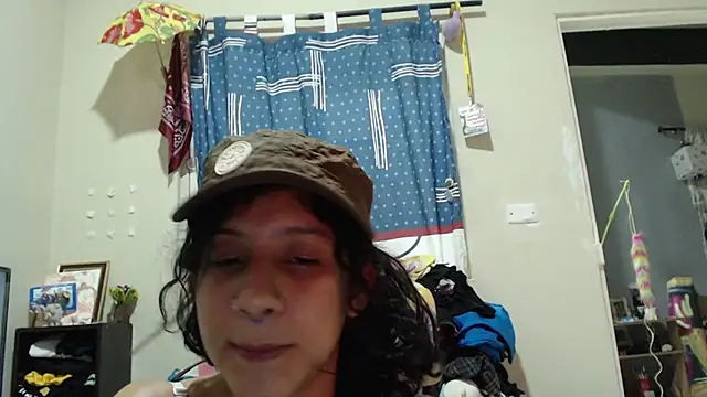 Snapshot of AlinaWoolf_ chatting on 05.11.26 AlinaWoolf online show from 05.11.26