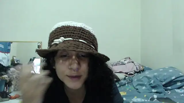 Snapshot of AlinaWoolf_ chatting on 05.18.26 AlinaWoolf online show from 05.18.26