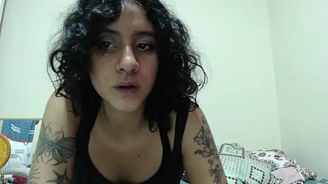 Snapshot of AlinaWoolf_ chatting on 05.19.26 AlinaWoolf online show from 05.19.26