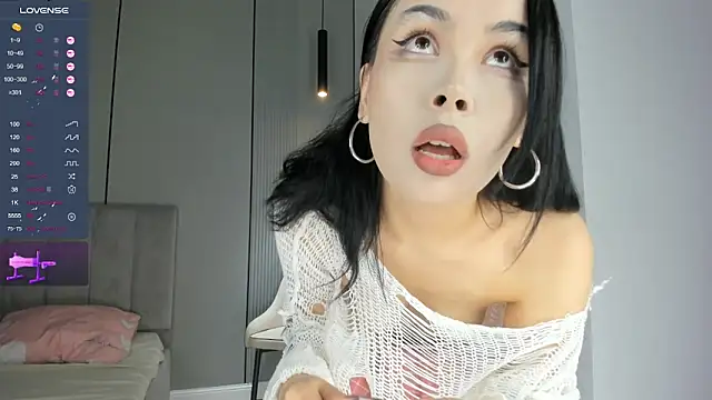 Liu Yifei  online show from 10.04.25