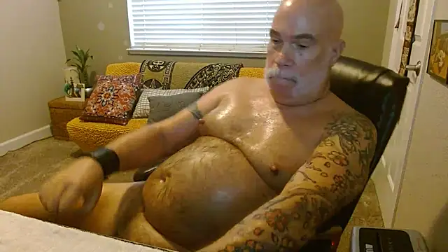 Snapshot of musclebearnips chatting on 11.02.25 musclebearnips online show from 11.02.25