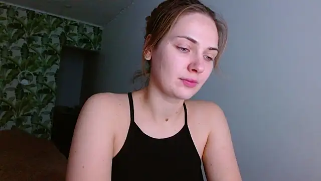 Snapshot of Olivia_shine chatting on 12.03.24 Olivia shine online show from 12.03.24