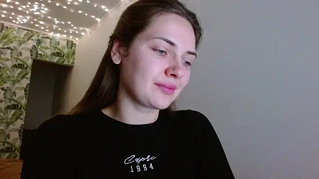 Snapshot of Olivia_shine chatting on 12.10.24 Olivia shine online show from 12.10.24