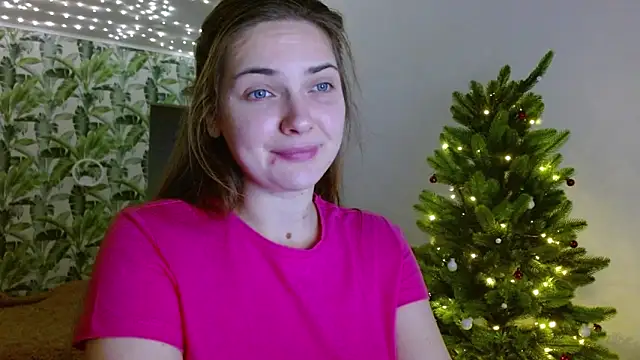 Snapshot of Olivia_shine chatting on 12.21.24 Olivia shine online show from 12.21.24