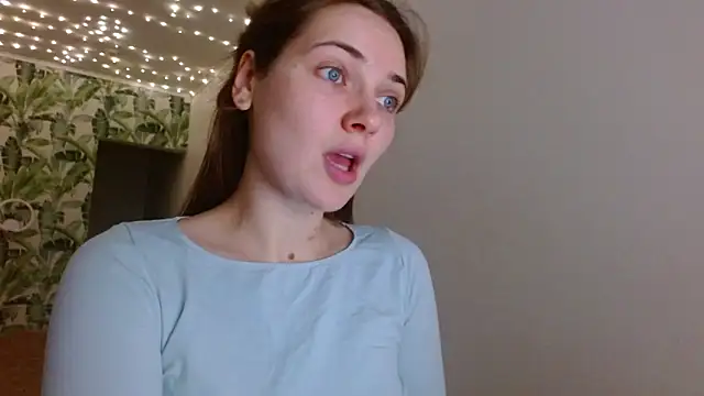 Snapshot of Olivia_shine chatting on 01.18.25 Olivia shine online show from 01.18.25