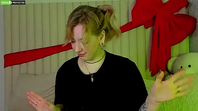 Snapshot of RachelCart chatting on 02.02.26 RachelCart online show from 02.02.26