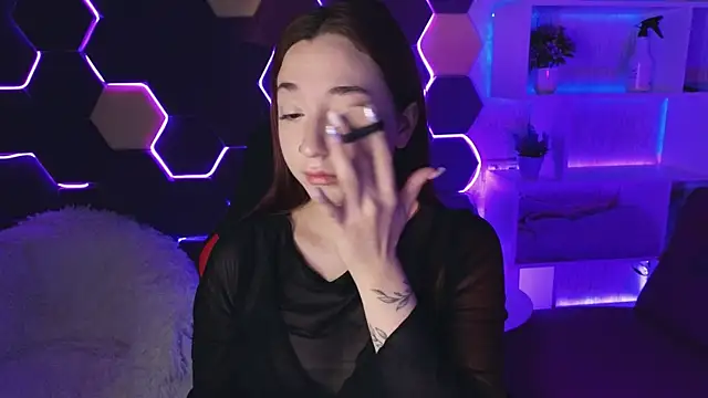 Snapshot of YasmineWest chatting on 12.12.24 YasmineWest online show from 12.12.24