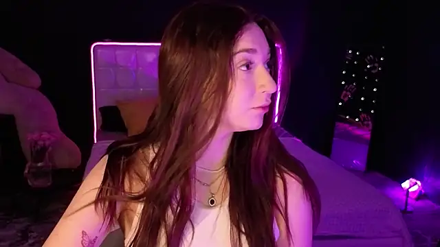 Snapshot of YasmineWest chatting on 11.25.25 YasmineWest online show from 11.25.25