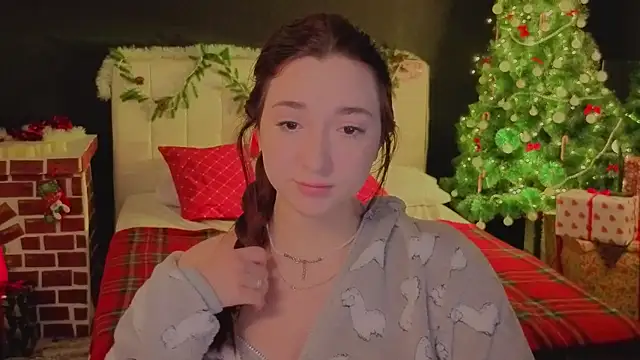 Snapshot of YasmineWest chatting on 12.05.25 YasmineWest online show from 12.05.25