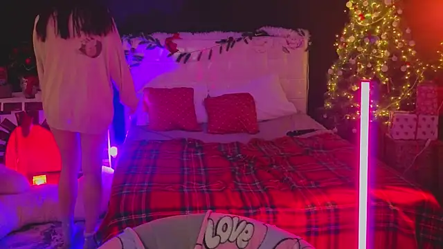 Snapshot of YasmineWest chatting on 01.08.26 YasmineWest online show from 01.08.26