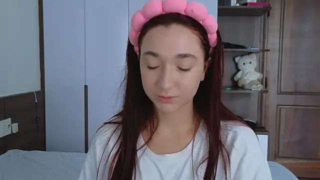 YasmineWest online show from 06.25.26